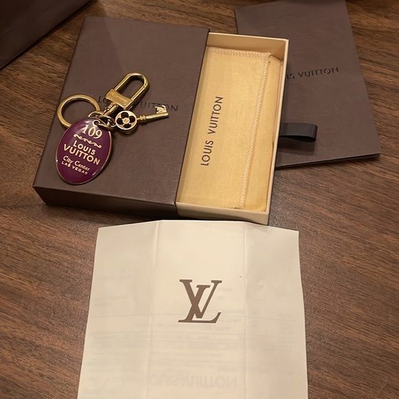Louis Vuitton Limited Edition Cle de Maison Las Vegas City Center Bag Charm - Picture 5 of 13